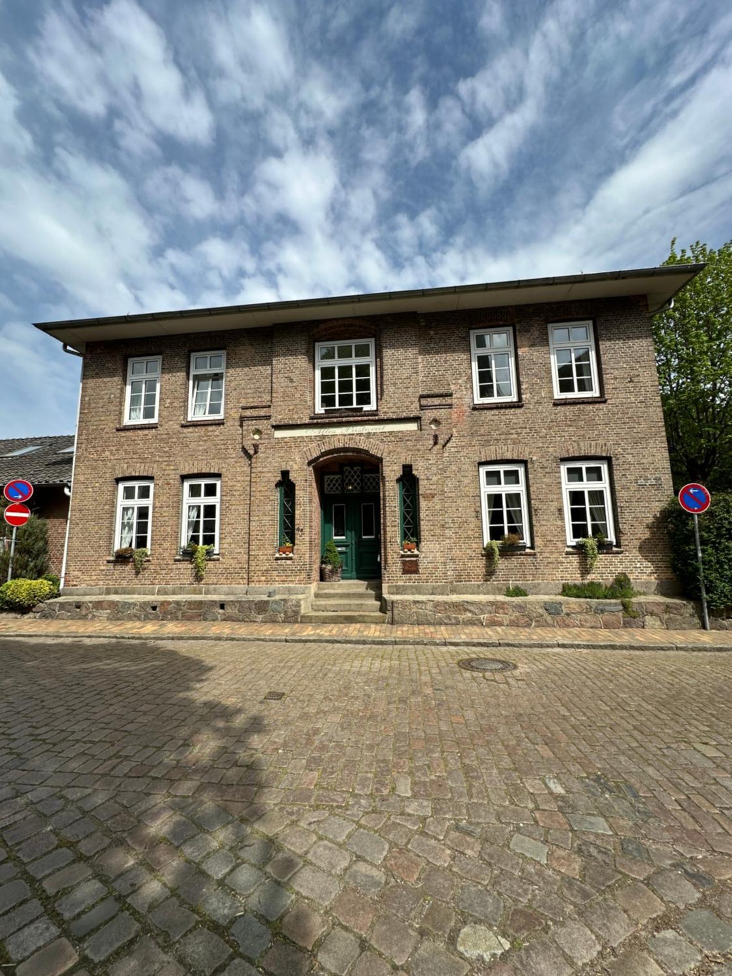 Altes Pastorat Acomodação com café da manhã Barmstedt Exterior foto